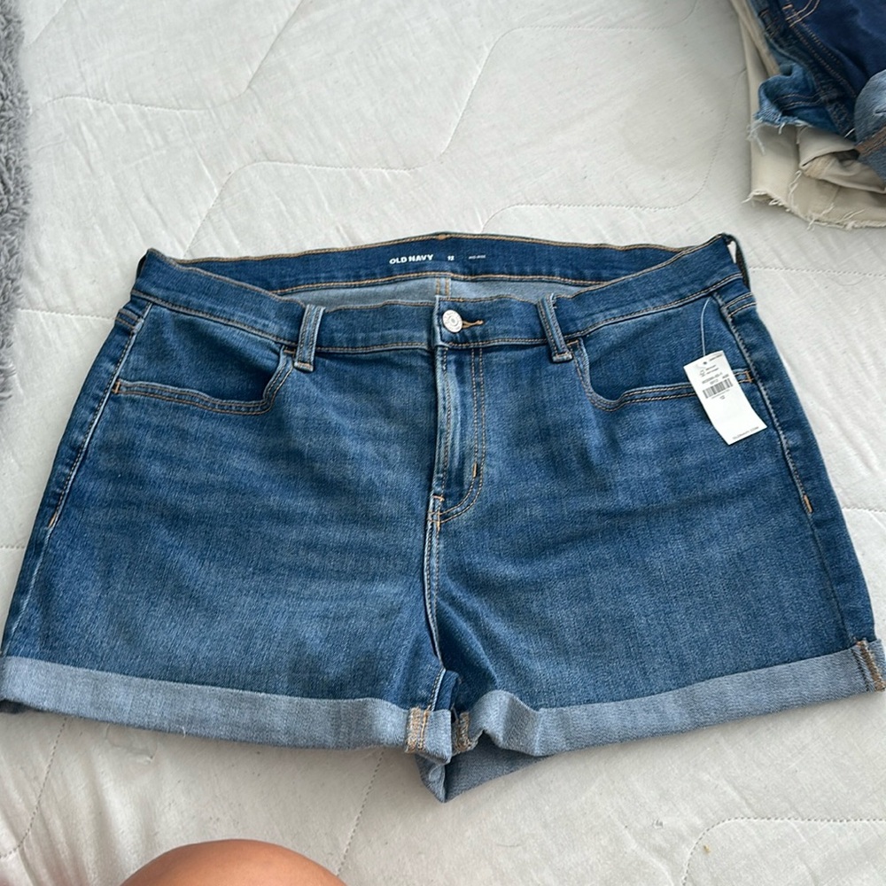 BRAND NEW Old Navy Jean shorts - size 12 mid rise